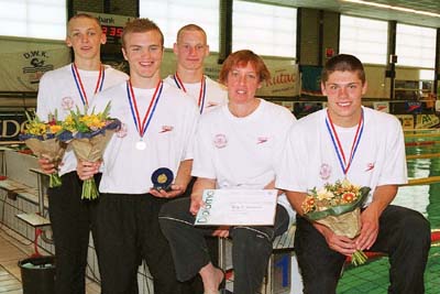 De junioren van HZ&PC Heerenveen, tezamen met trainster Ellis van der Meulen. (foto: Harry Op den Kamp)